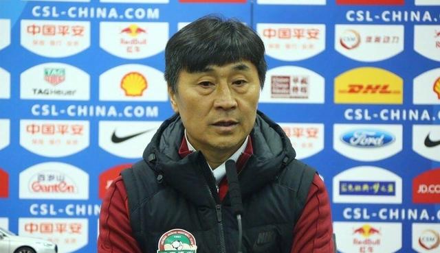 此前有多家意媒称罗马、米兰有意租借查洛巴，但根据FIFA新规，切尔西已无法外租球员。